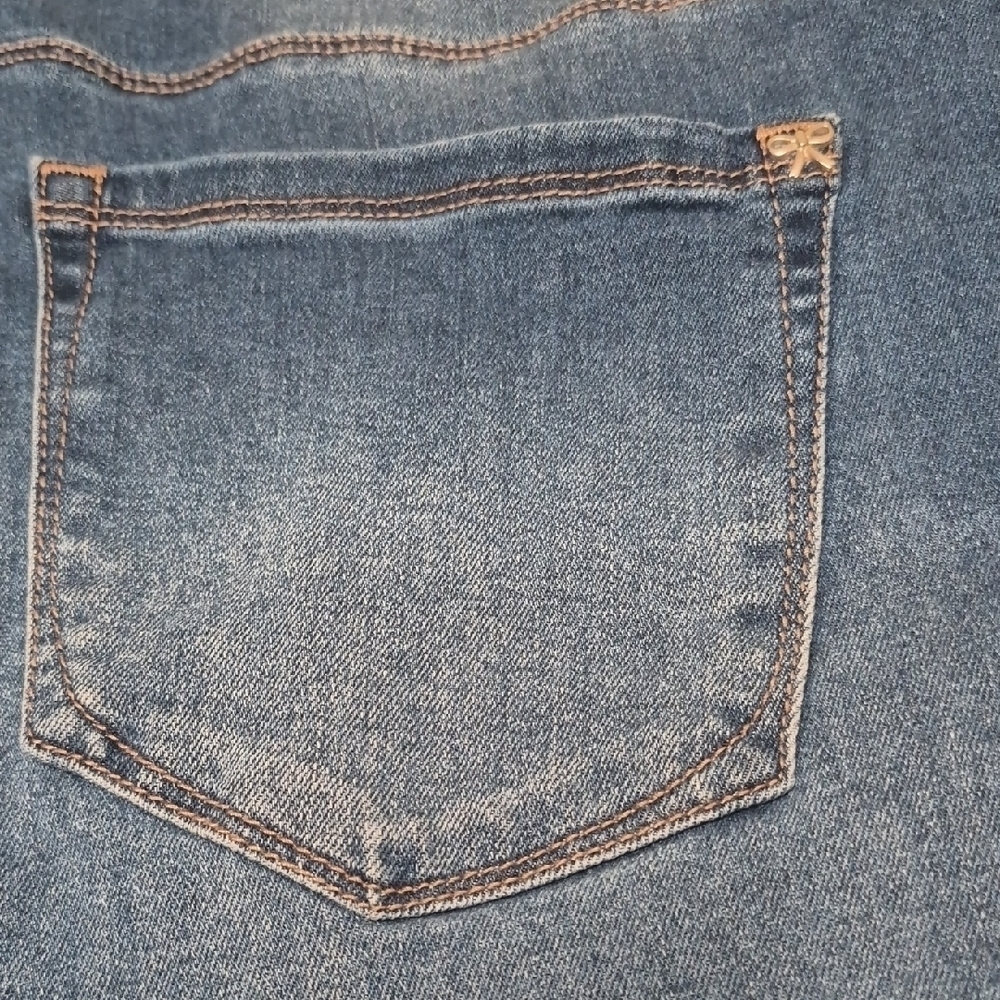 Woman's Blue Jeans - Picture 6 of 12